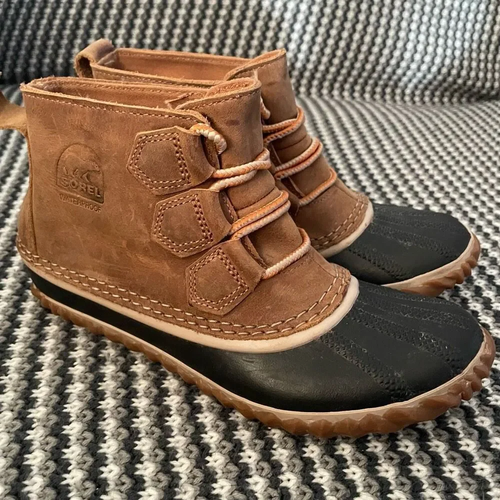 Sorel Out N About brown leather ankle duck boot women’s shoe size 5/youth 4.5